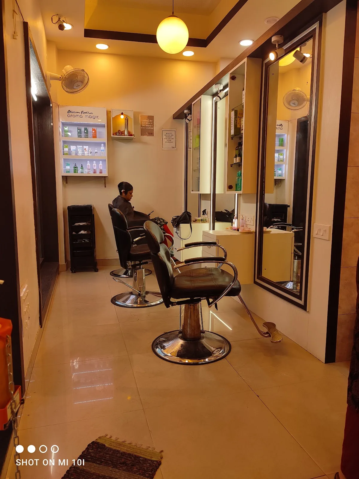 NEW SHRINGERS LADIES BEAUTY PARLOUR