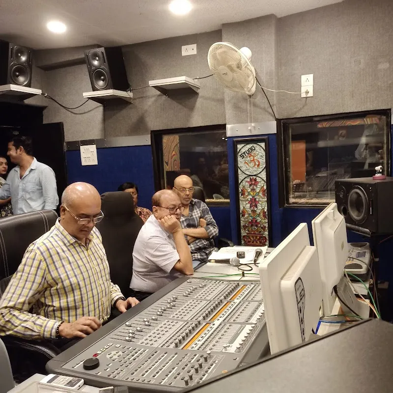 Om Studios