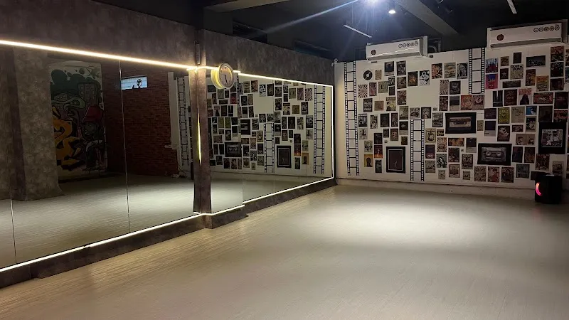To Dance Studio