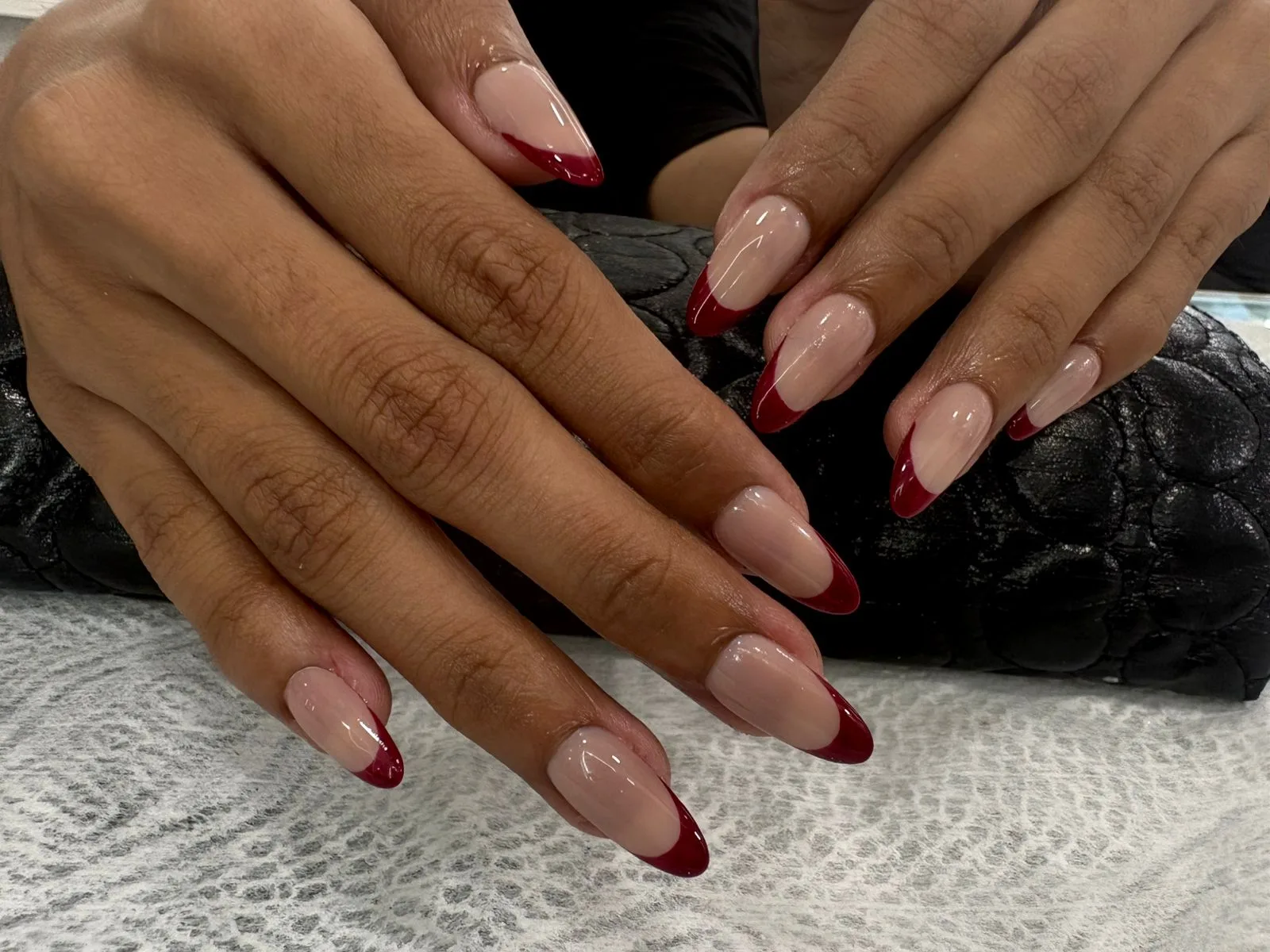 De Glow Unisex Salon