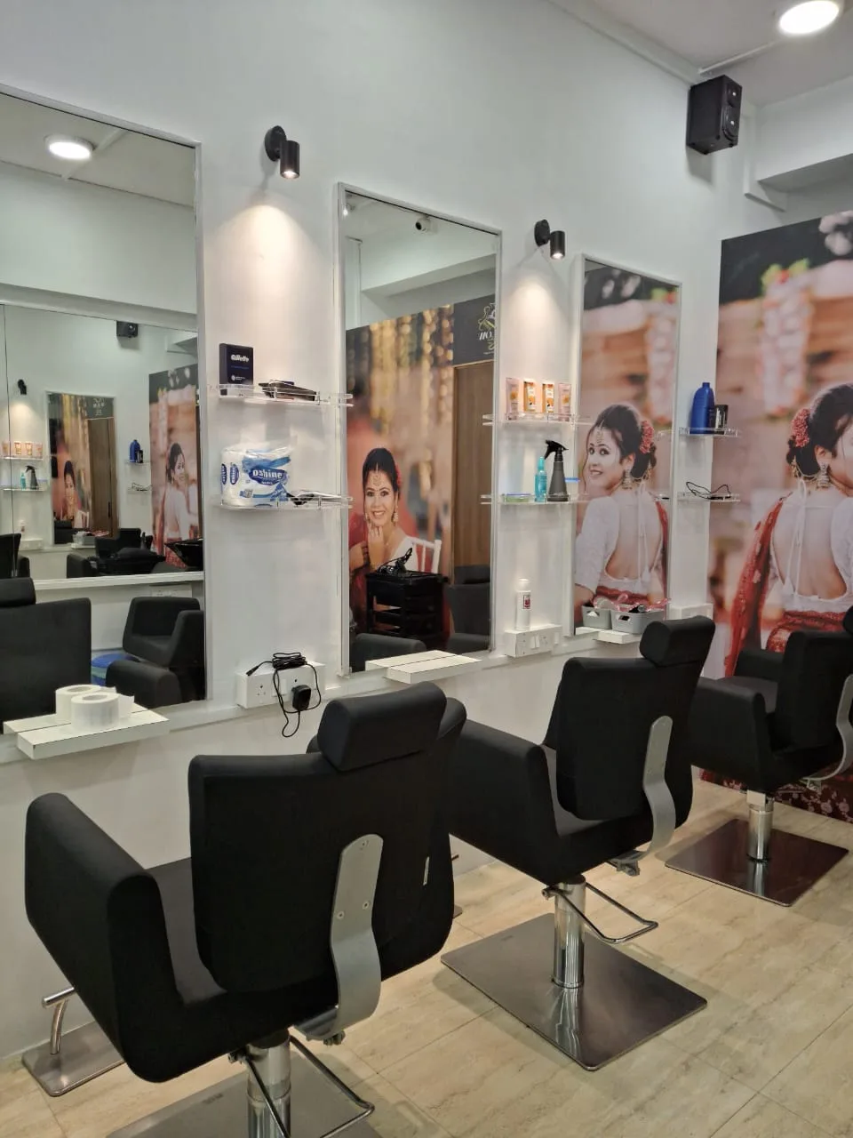 De Glow Unisex Salon