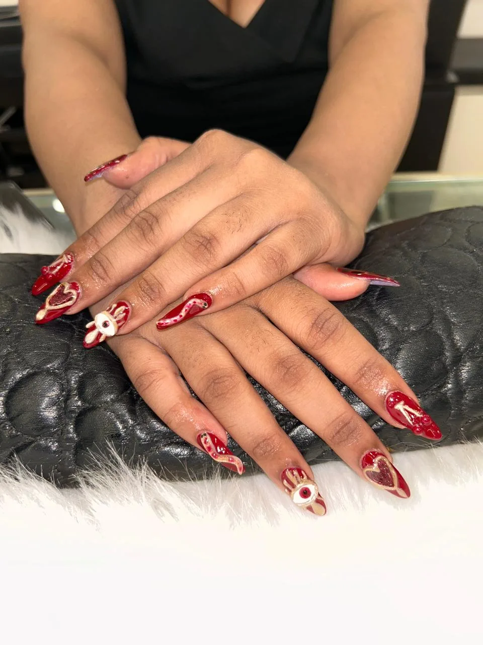 De Glow Unisex Salon
