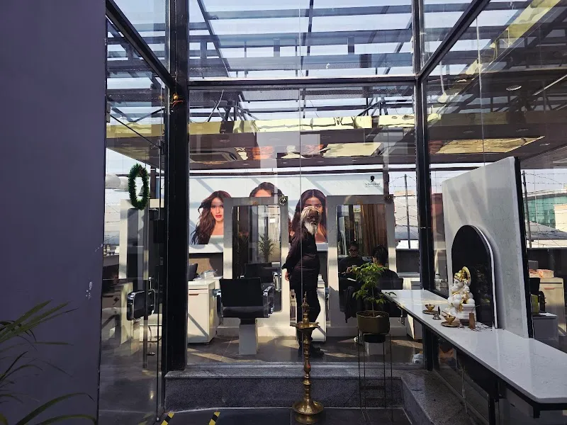 Manik's Salon