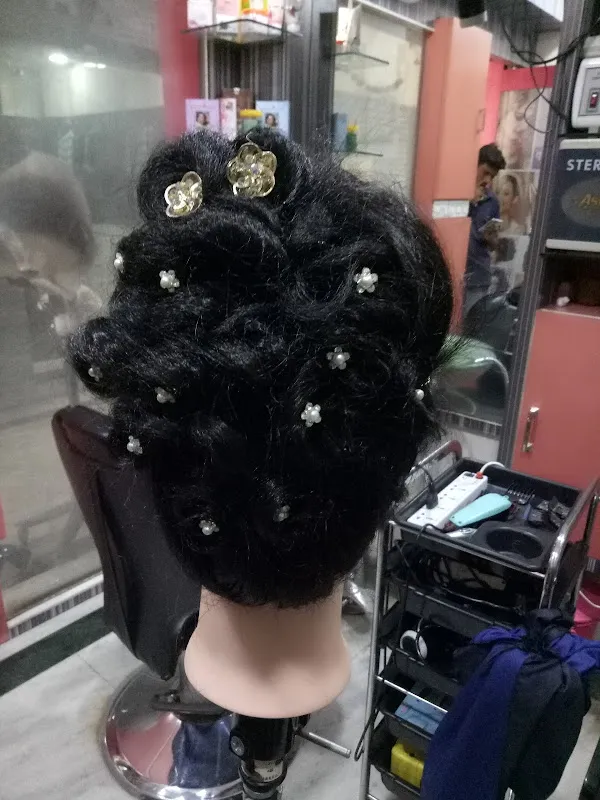 Max unisex salon & Makover