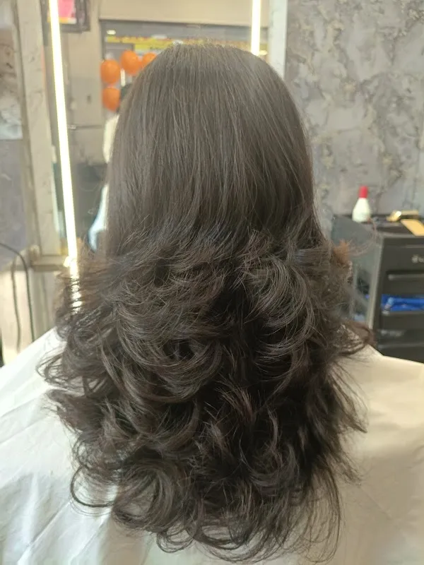 Max unisex salon & Makover