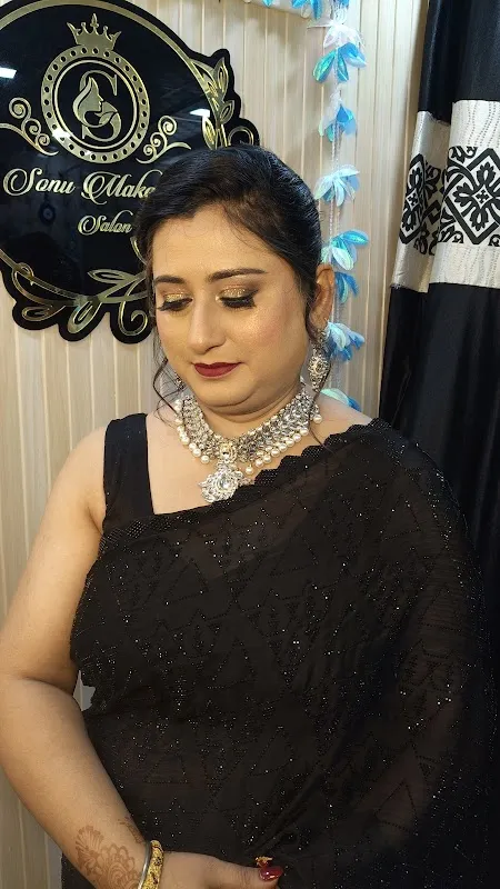 Sonu Makeovers salon