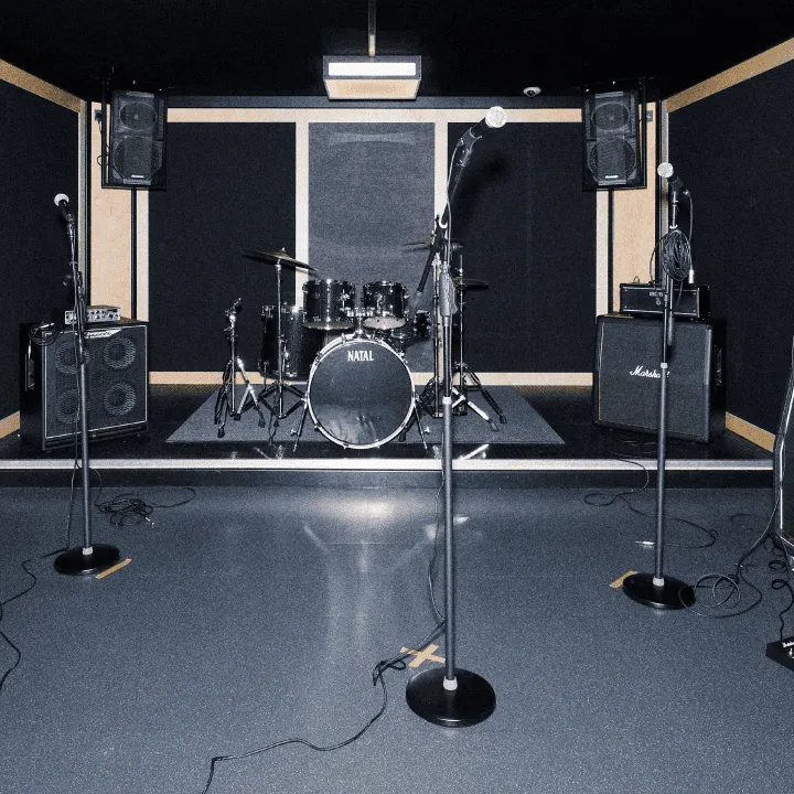 PIRATE.COM - Rehearsal & Recording Studios
