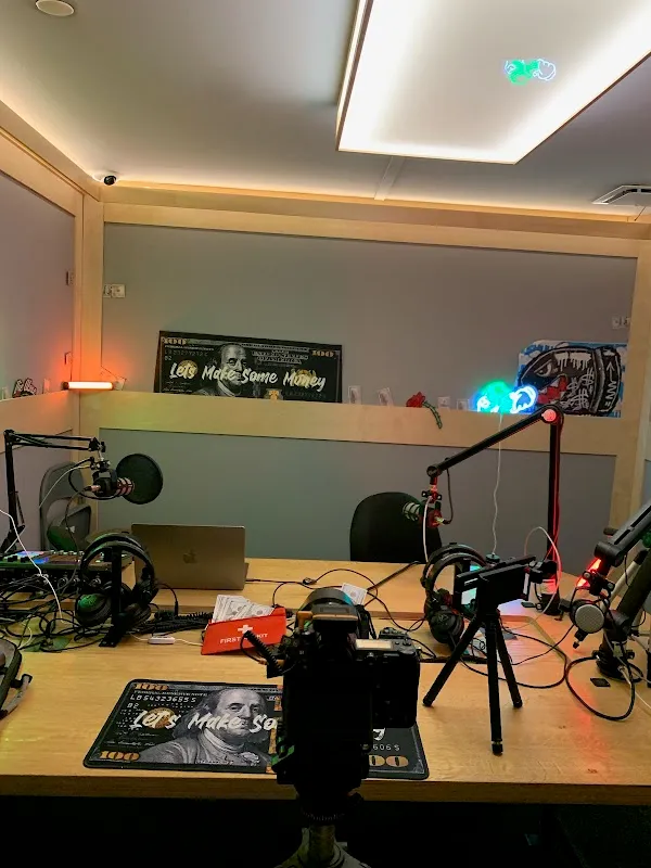 PIRATE.COM - Rehearsal & Recording Studios