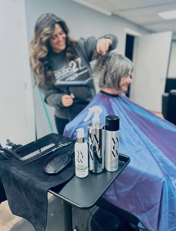 Studio 27 Salon