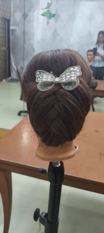 Kavita Makeover and Beauty studio
