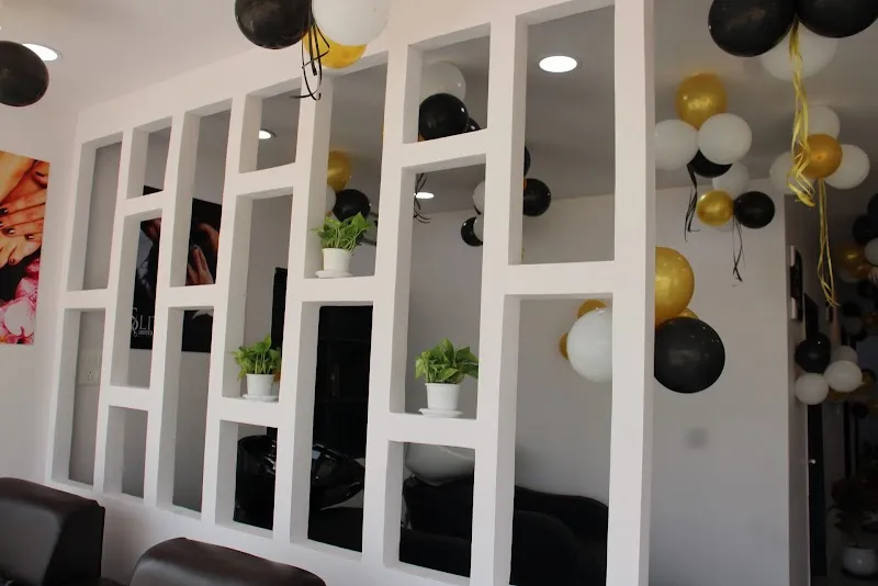 SLITS unisex salon