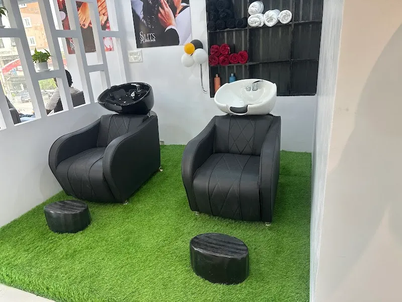 SLITS unisex salon