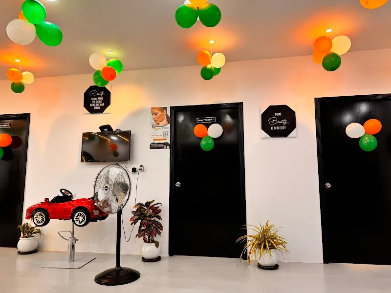 SLITS unisex salon