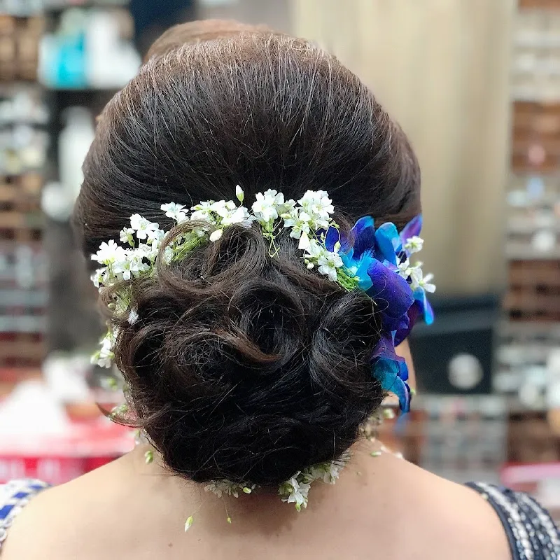 Beyond_thesalon