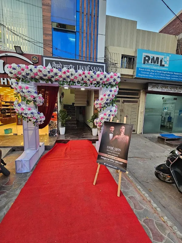 Lakme Salon For Him and Her in Rajajipuram, Lucknow