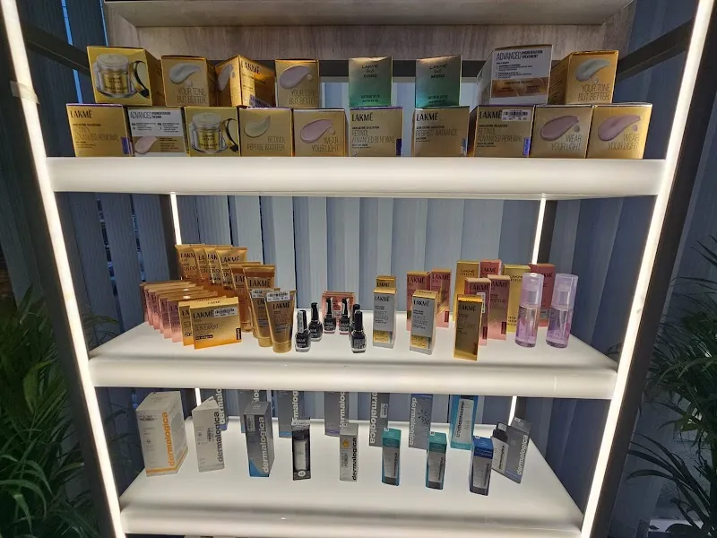 Lakme Salon For Him and Her in Rajajipuram, Lucknow