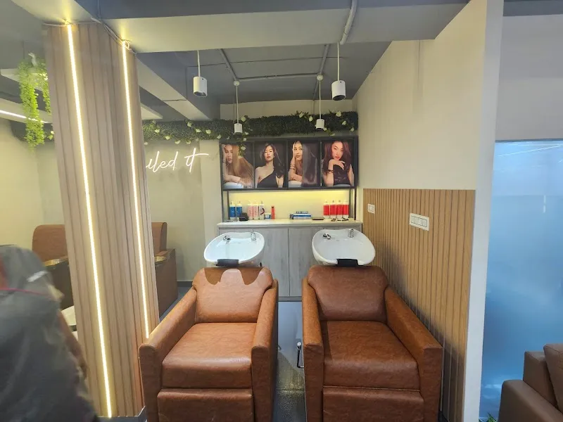 Lakme Salon For Him and Her in Rajajipuram, Lucknow