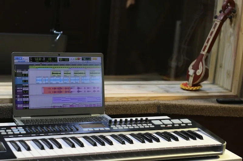 I O Studio