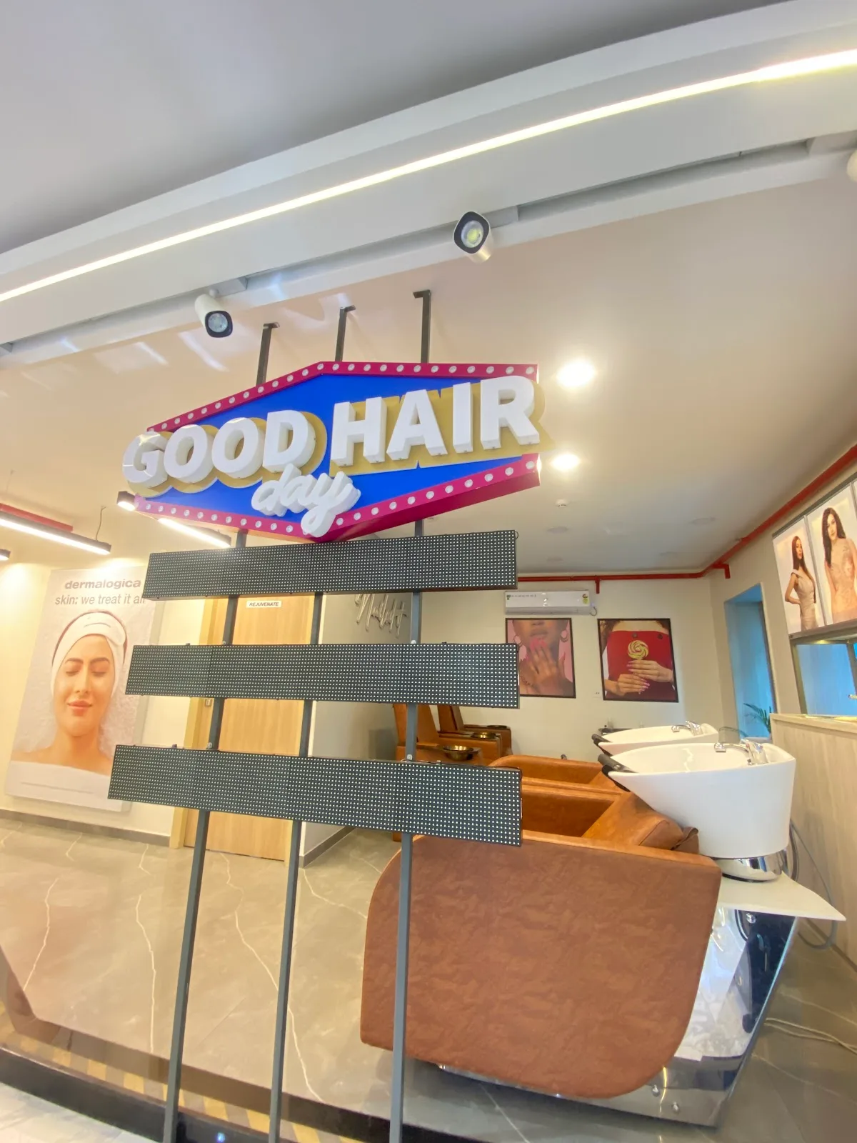 Lakme Salon For Him and Her in Harish MukherjeeRoad,Kolkata