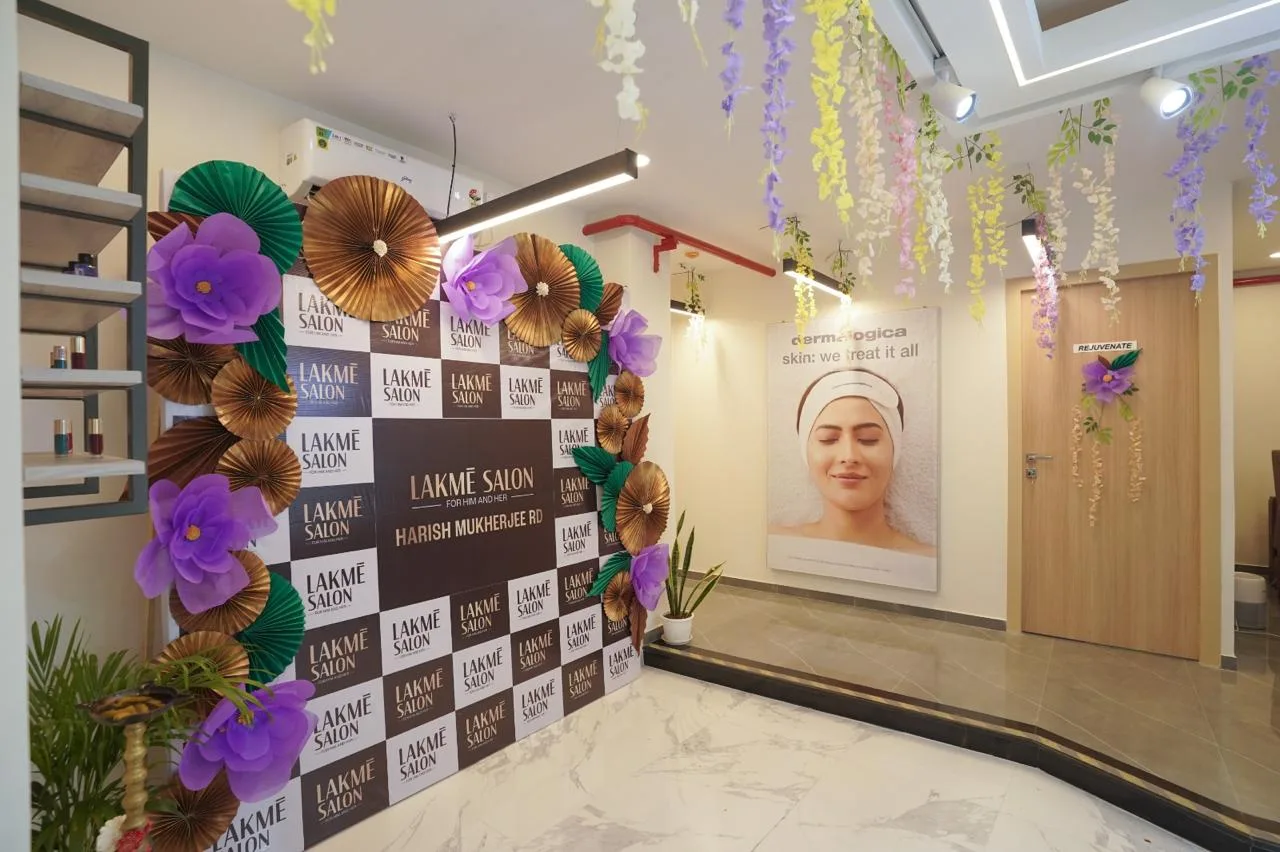 Lakme Salon For Him and Her in Harish MukherjeeRoad,Kolkata