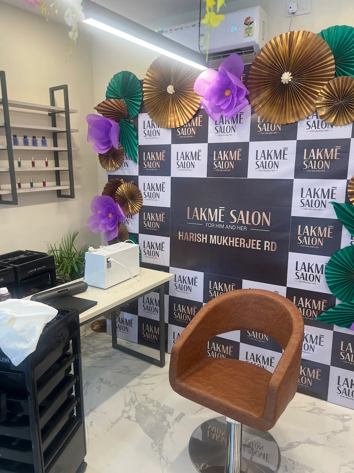 Lakme Salon For Him and Her in Harish MukherjeeRoad,Kolkata