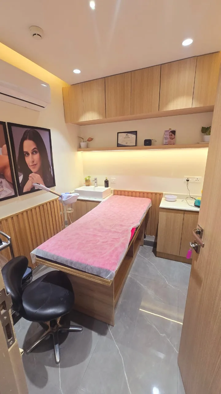Lakme Salon For Him and Her in Prabhat Road,Pune