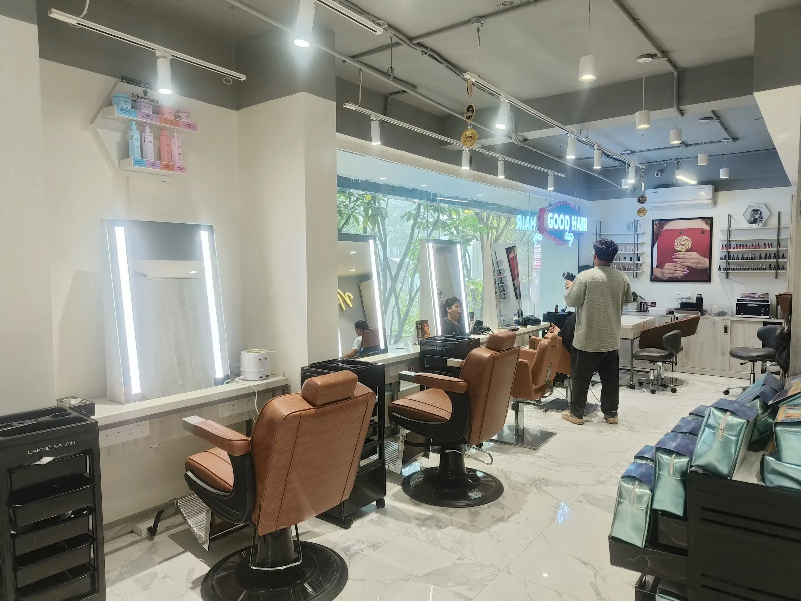 Lakme Salon For Him and Her in Prabhat Road,Pune