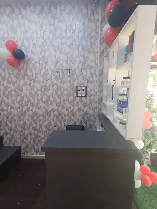 Royal family salon academy