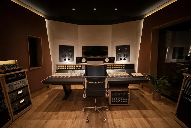 SODASOUND | Studio d'enregistrement, de mixage et de mastering. Audit Dolby Atmos | Agence sonore
