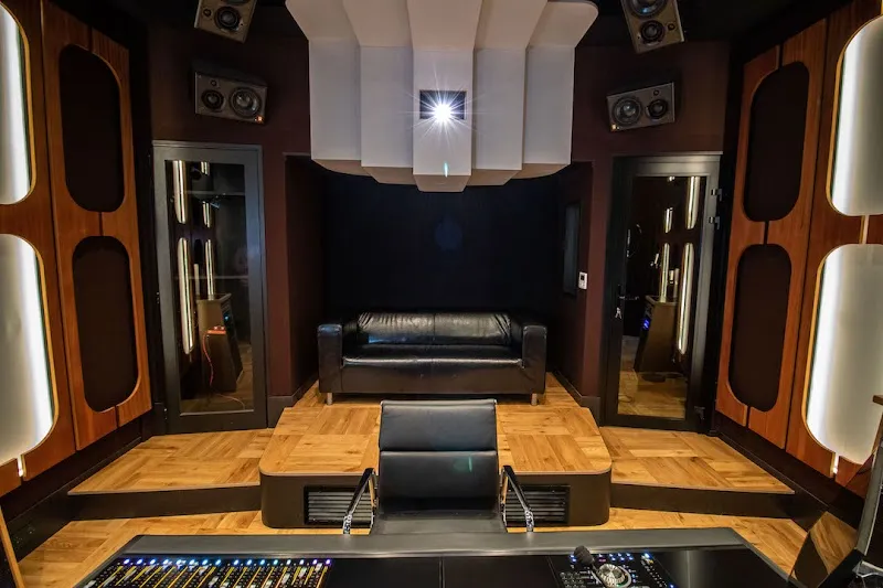 SODASOUND | Studio d'enregistrement, de mixage et de mastering. Audit Dolby Atmos | Agence sonore