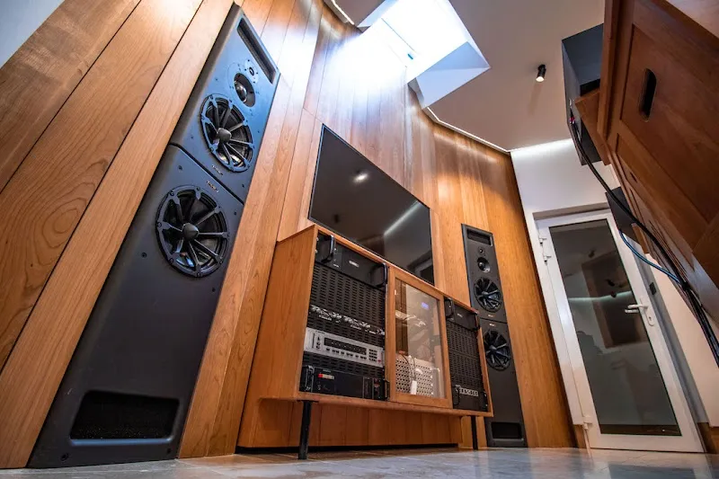 SODASOUND | Studio d'enregistrement, de mixage et de mastering. Audit Dolby Atmos | Agence sonore