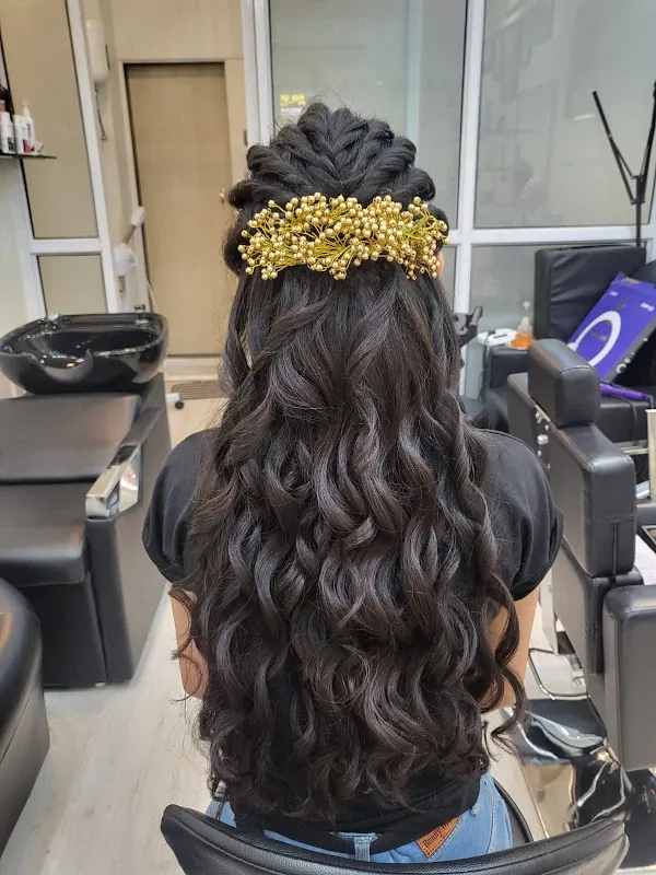 Mesmerize Beauty Salon And Academy (Ladies Salon)
