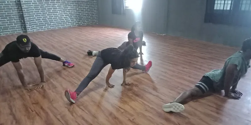 STRONG HOUSE GYM