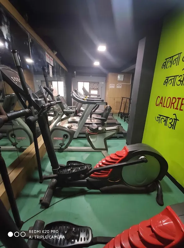 Sandy's Fitness Care (Gymnasium)
