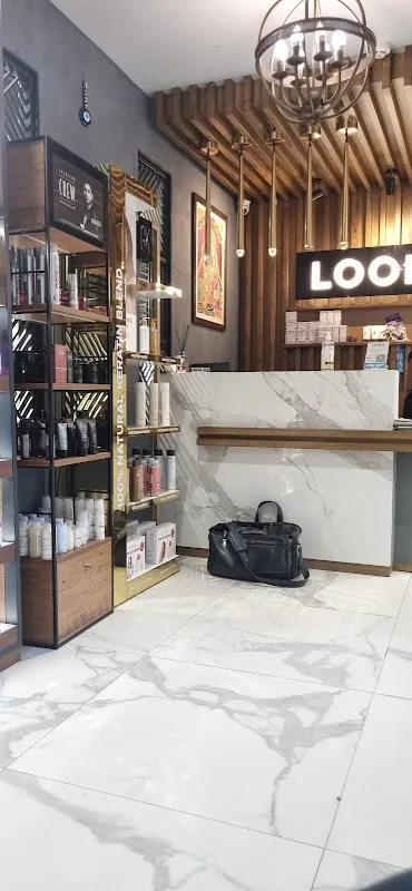 Looks Salon, Malviya Nagar, Shivalik, New Delhi