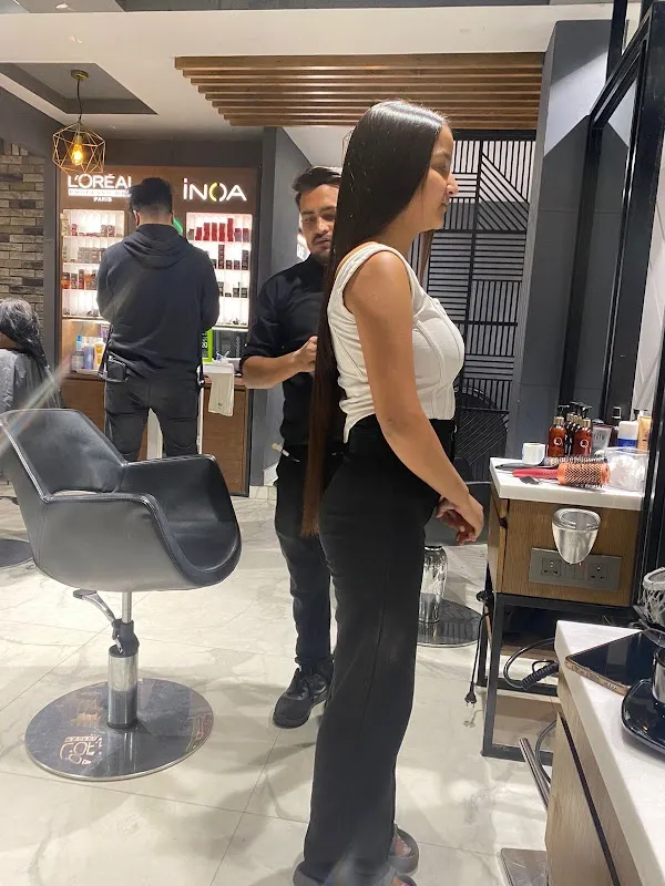 Looks Salon, Malviya Nagar, Shivalik, New Delhi