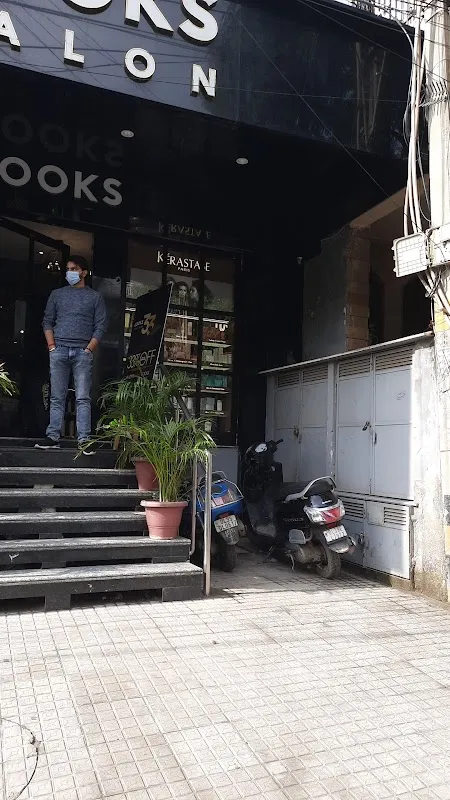Looks Salon, Malviya Nagar, Shivalik, New Delhi