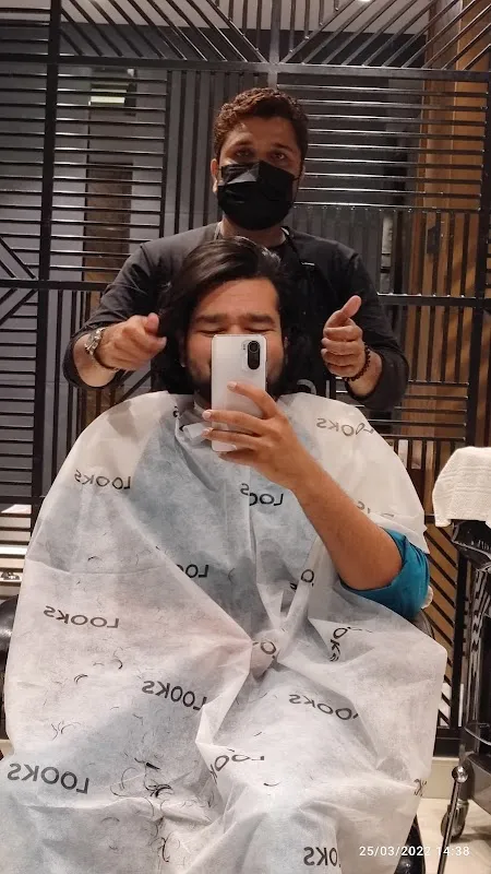 Looks Salon, Malviya Nagar, Shivalik, New Delhi