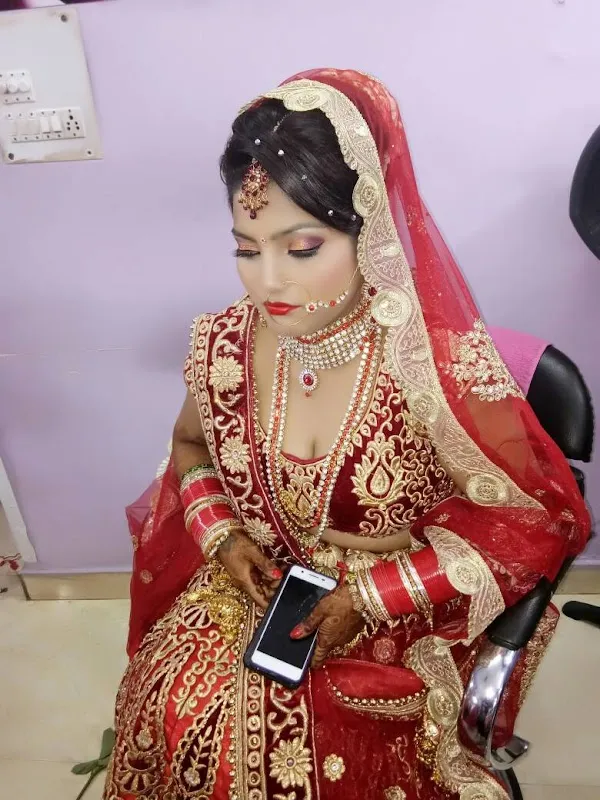 Queen salon ( only females)