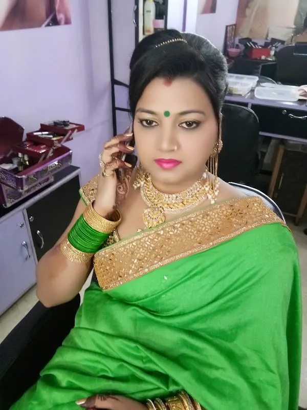 Queen salon ( only females)