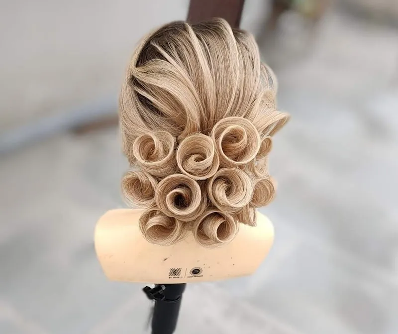 Queen salon ( only females)