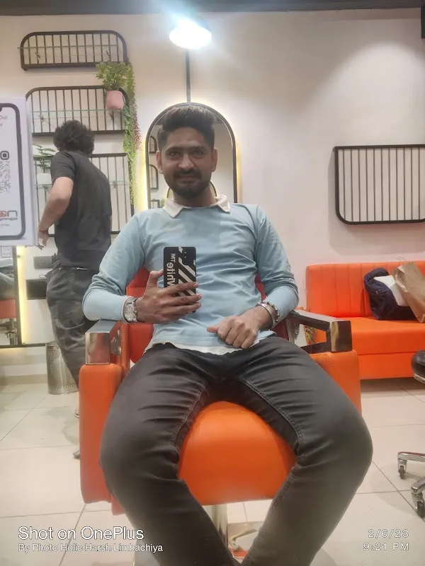 Salon Salt N Pepper
