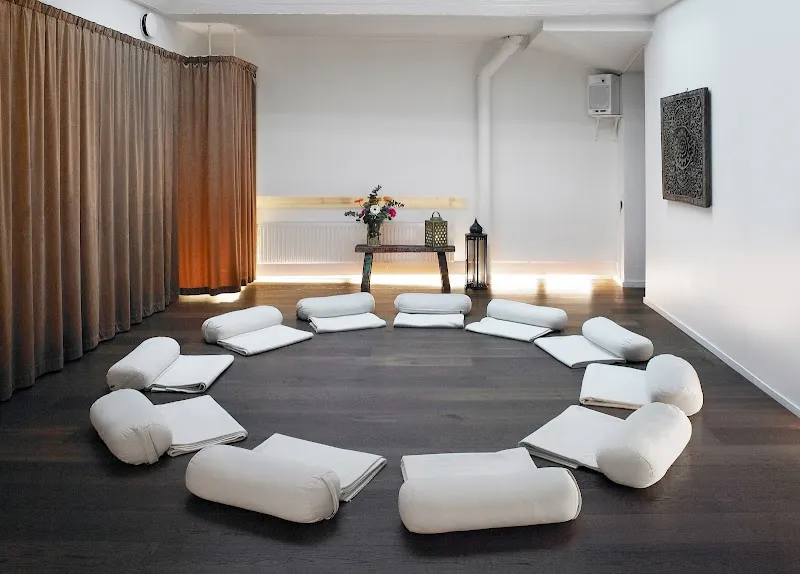 Urban OM - Center for inner growth & yoga studio