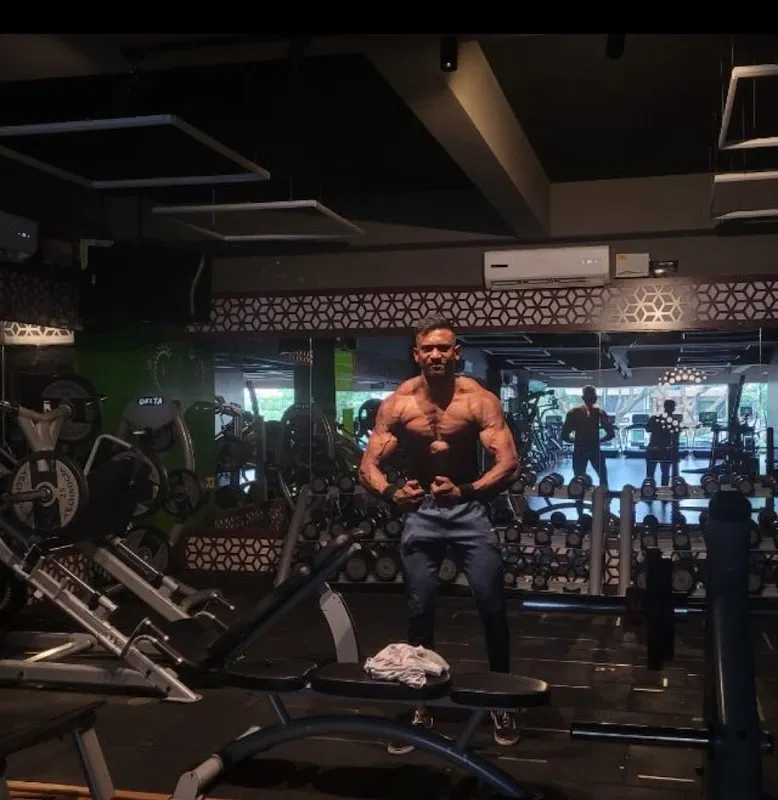 ICONIC FITNESS KORAMANGALA 7th Block - Largest fitness chain in Bangalore | Best Rated | Unisex Fitness Centers | Gx Studios