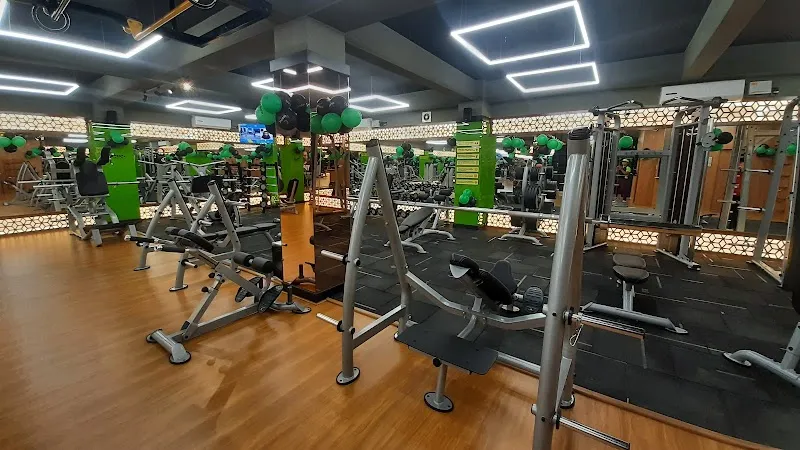 ICONIC FITNESS KORAMANGALA 7th Block - Largest fitness chain in Bangalore | Best Rated | Unisex Fitness Centers | Gx Studios