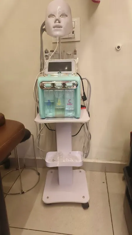 Apple saloon