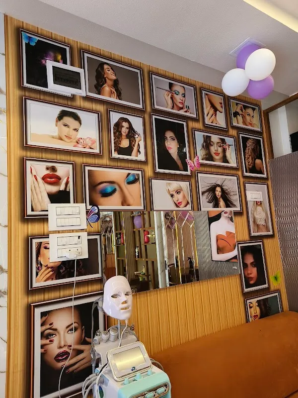 Apple saloon