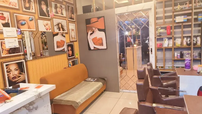 Apple saloon