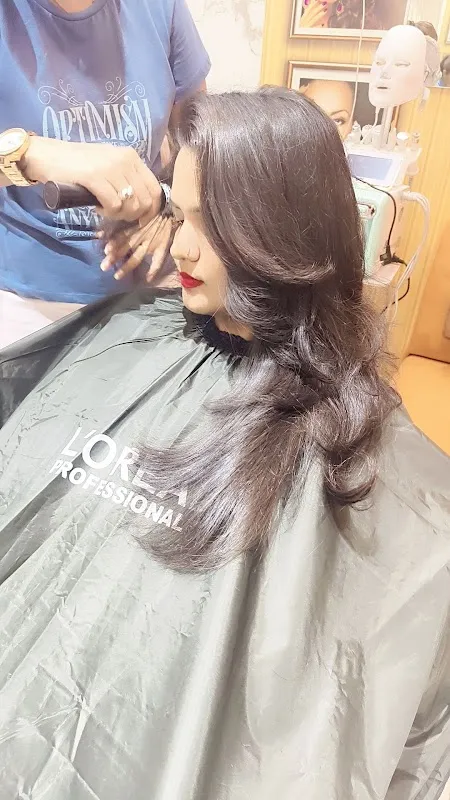 Apple saloon