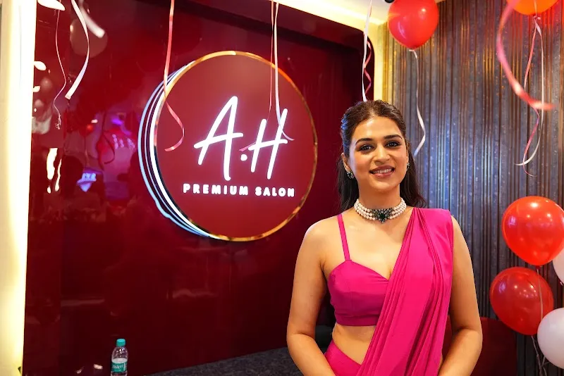 Amjad Habib Hair & Beauty Premium Salon, Gurunanakcolony